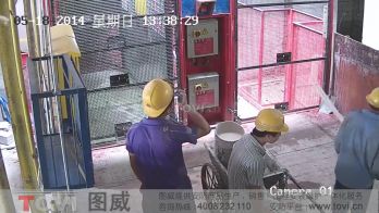 100萬(wàn)像素-建筑工地施工貨梯門口高清監(jiān)控演示